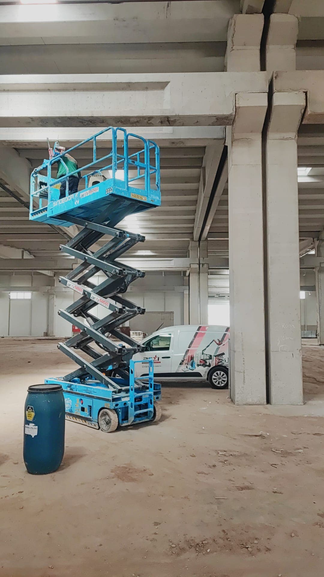 Aydın gıda işleme tesisinde yükseltici platformla bakım