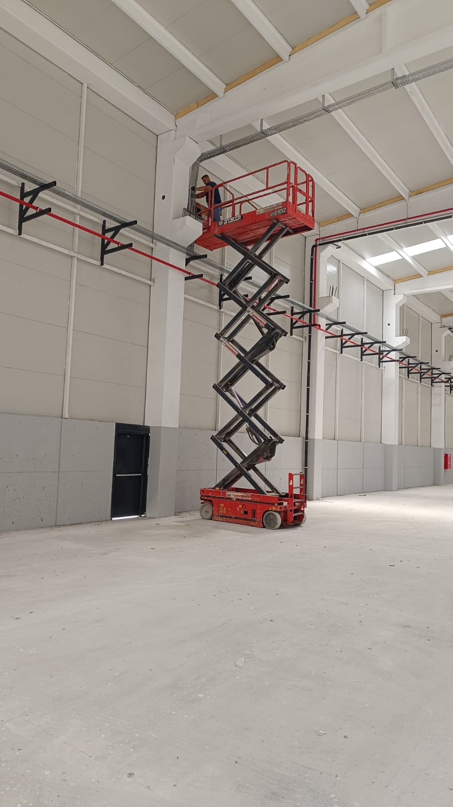 Aydın jeotermal tesisinde yükseltici platformla boru hattı bakımı